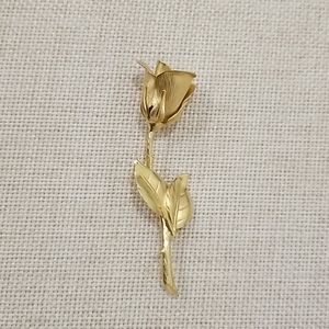 Golden rose pin